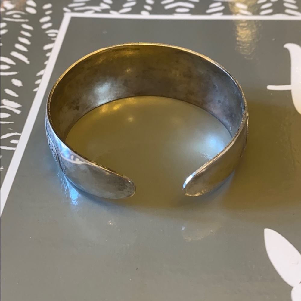 Elephant Cuff - Picture 4 of 7